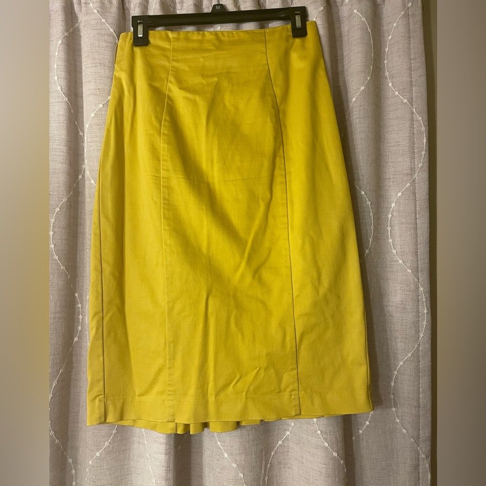 Beautiful worthington mustard skirt size 4